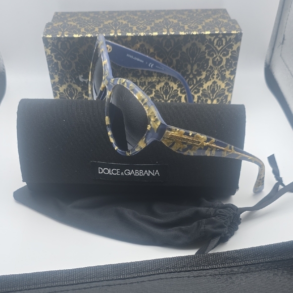 Dolce & Gabbana Blue W/ Gold Flower Cat Eye Sunnies (NWT)(FULL INCLUSION)✨️💙✨️ - Picture 4 of 12